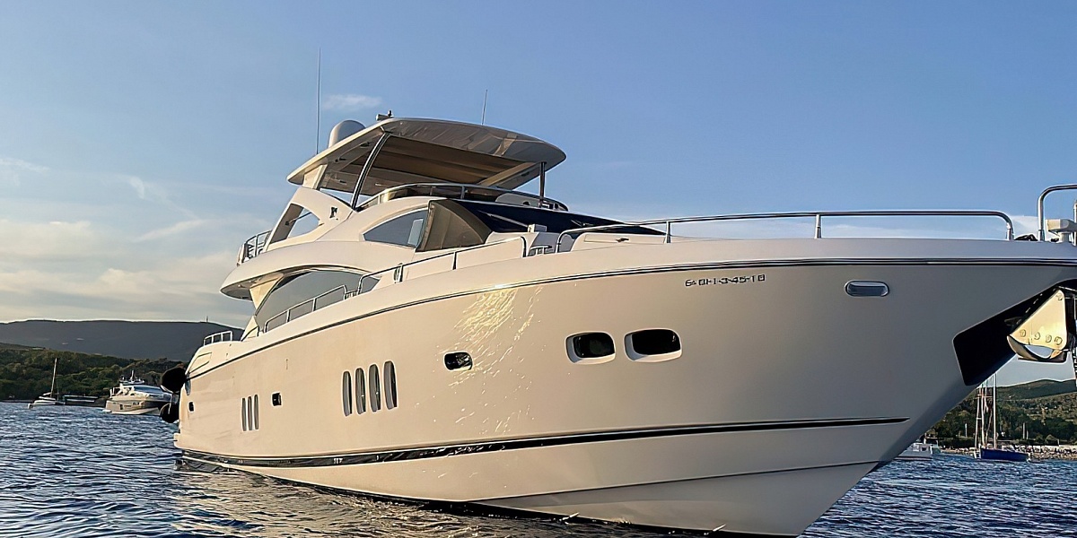 Продается моторная яхта Sunseeker 86 - в порту